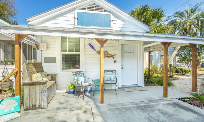 Historic Downtown Apalachicola Cabaña | Over the Moon Guest Suite at Blue Moon Inn. Walk everywhere!