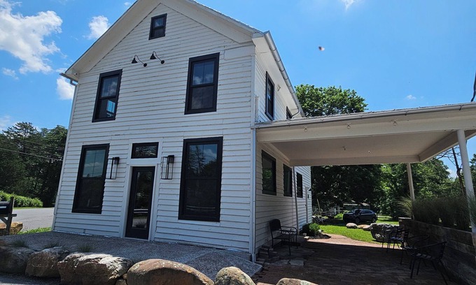 Berkeley Springs Apartamento | "Over The Ridge"Vintage Modern Apartment