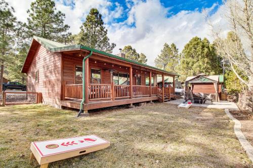 Heber Casa | Overgaard Cabin with Private Deck, Grill and Fire Pit!