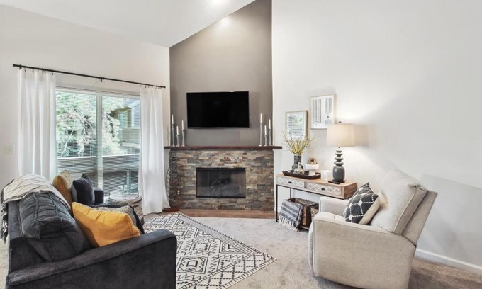 Overland Park Apartamento | Overland Park Condo, Close to Lakes and Parks!