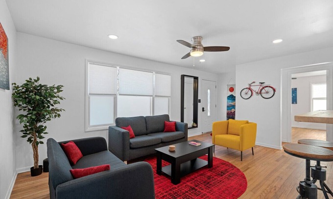 Overland Park Casa | Overland Park Retreat