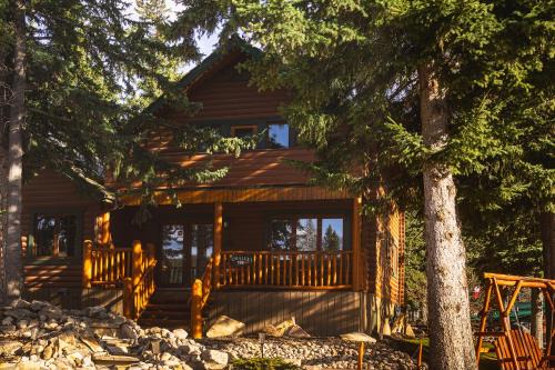 Jasper East Cabina | Overlander Mountain Lodge