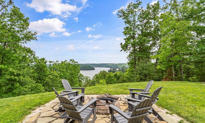 Marion Casa | Overlook at Lake James & Black Bear Access offers great lake and mountain views.
