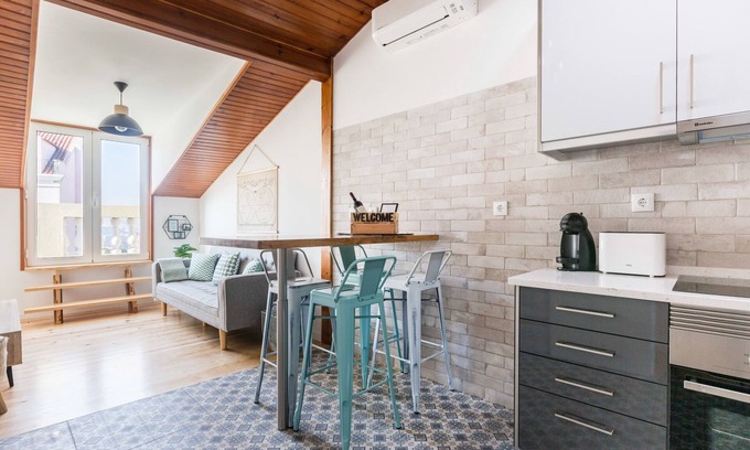 Socorro Apartamento | Overlook Largo da Graça at a Comfy Flat
