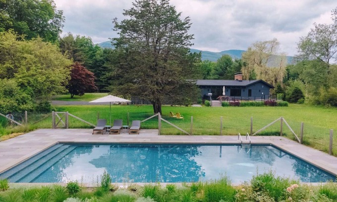 Saugerties Casa | Mid-Century Home w/ Pool, Hot Tub + Views