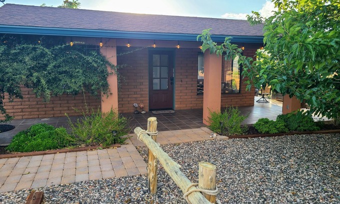 Cornville Cabaña | Overlook the valley, hike, wine taste, relax! 2BR