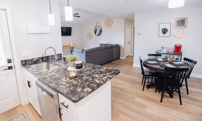 Mayhew Casa | Overlooking Elm Lake Golf Course, Sunset Villa
