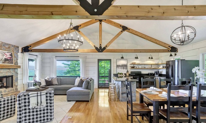 Salem Casa | Overlooking Lake Keowee Bay View