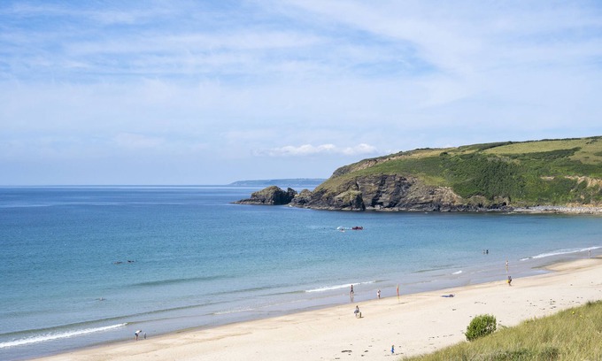 Praa Sands Casa | Overlooking Praa Sands and ocean, walk to the beach | 4 bedrooms | 4 Bathrooms
