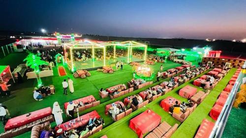 Downtown Dubai Chalet De Esquí | Overnight Chalet Campsite best for Couples Friends Parties and Overnight Event
