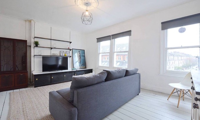 Harrow Road Apartamento | Oversize 1Bed Victorian Penthouse in Maida Vale