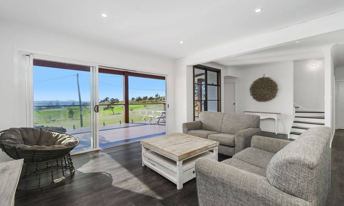 Crescent Head Casa | Oversized Executive Styled Home, Flat Walk To Town & Amazing Ocean Views!