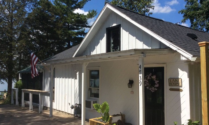 Town of Owasco Cabina | Owasco Lake Cottage in the heart of the Finger Lakes Region