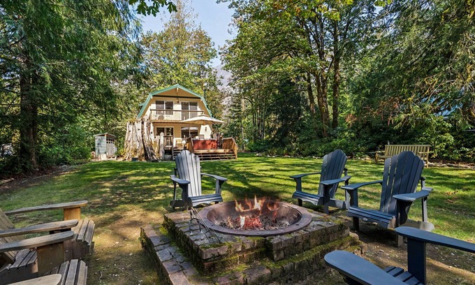 Baring Casa | Owl Be Back Spacious, peaceful, private riverfront