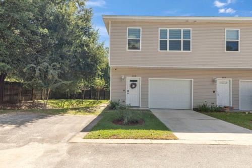 Wright Casa | Owl's Nest - Cozy Townhome Close to Beaches, Attractions & More!