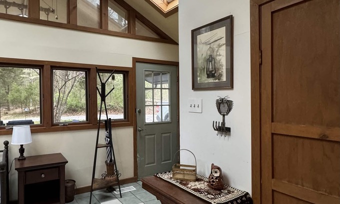 Carbondale Casa | Owl's Nest is a perfect getaway in the woods with lakes nearby. Pet friendly!
