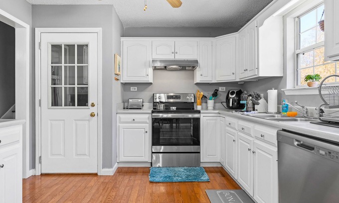 Collegedale Casa | Owl's Nest: Modern Cottage, Spacious Yard