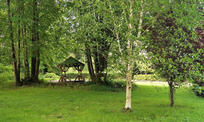 Knockaderry Cross Roads Apartamento | Own door apartment surrounded by mature gardens in the Wicklow mountains