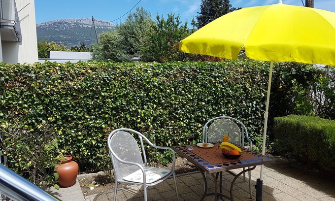Kastel Stari Apartamento | Propio jardín privado + Mtrs a la playa, bares y tiendas
