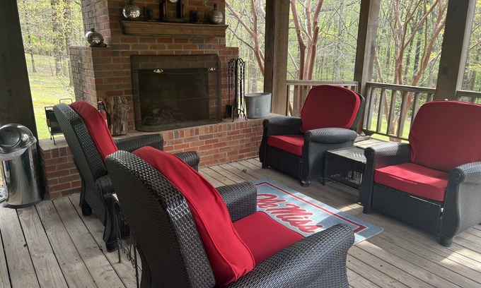Oxford Casa | Oxford, MS Chalet con acceso a la playa / lago, sala de estar al aire libre con TV y FP