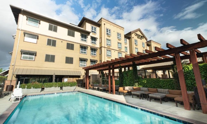 Paso Robles Hotel | Oxford Suites Paso Robles