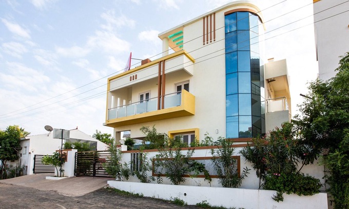 Injambakkam Hotel | OYO 15701 River View Residency