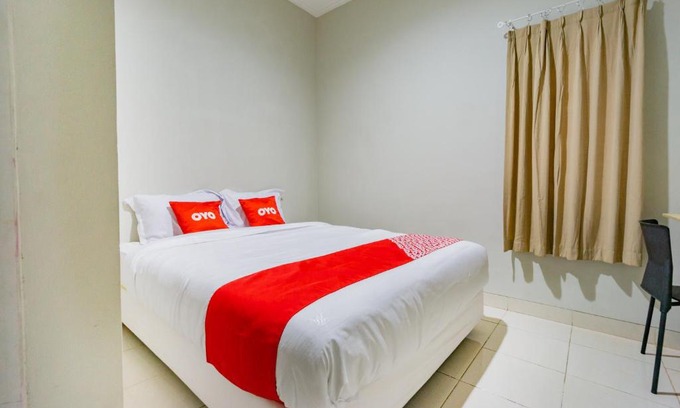 Jatinegara Hotel | OYO 2416 Griya Otista Syariah