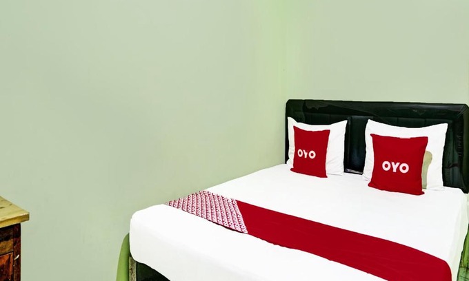 Pamekasan Hotel | OYO 2708 Hotel Kemuning Syariah