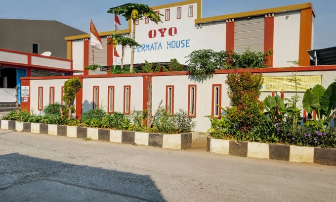 Jakarta Utara Hotel | OYO 3767 Permata House