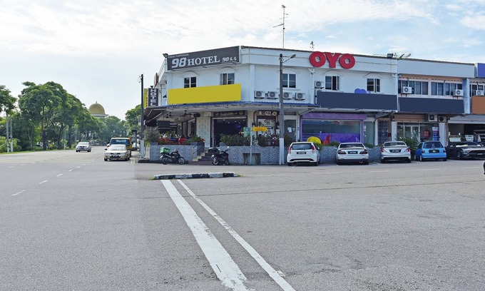 Taman Johor Jaya Hotel | OYO 44026 98 Hotel