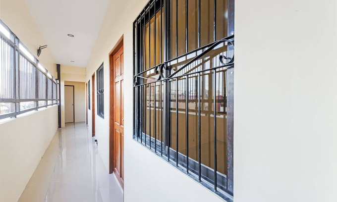 Sampaloc Hotel | OYO 490 V-cat Apartelle