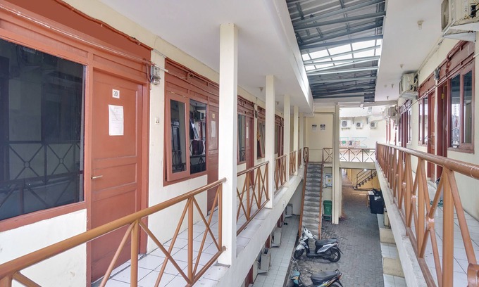East Jakarta Hotel | OYO 591 Mn Residence Syariah