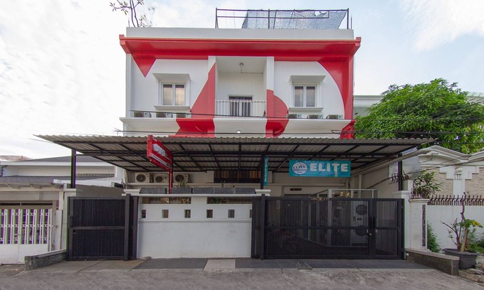Tanjung Duren Utara Hotel | OYO 657 Elite Residence 71