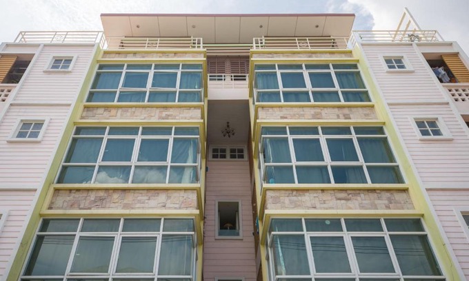 Wang Thonglang Hotel | OYO 75405 Ladda Place