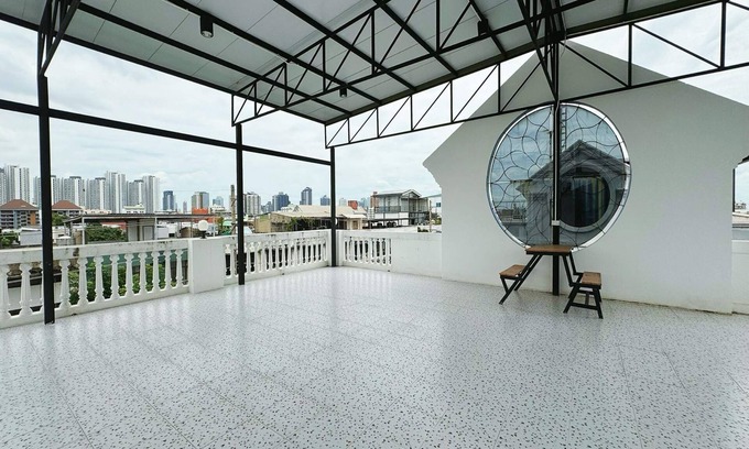 Huai Khwang Hotel | OYO 75465 Lucky Hoste
