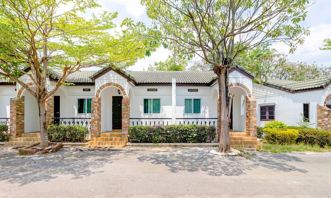 Pak Chong Casa | OYO 863 Davikarn Resort