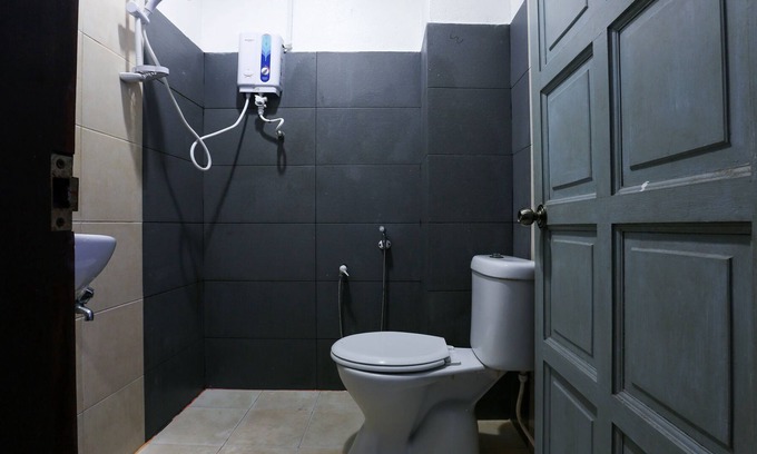 Kubang Kerian Hotel | OYO 89797 Hotel Mansya
