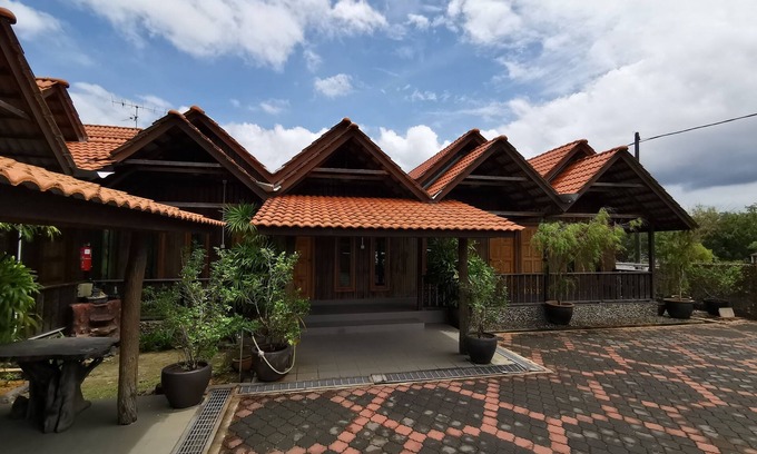 Chukai Hotel | OYO 90038 Dalyla Inn Chalet