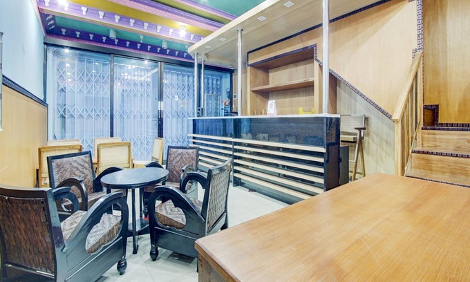 Malang Hotel | OYO 90179 Sybilla Cafe & Homestay