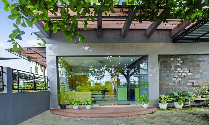 Tulungagung Hotel | OYO 90863 Omah Kost Syariah