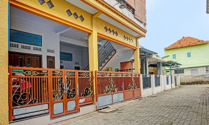 Bangil Hotel | OYO 91928 Noril Haromain Homestay Syariah