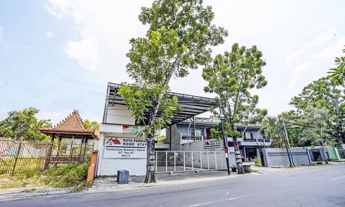 Pamekasan Hotel | OYO 92124 Raya Permai Homestay Syariah