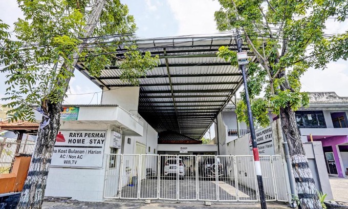 Pamekasan Hotel | OYO 92124 Raya Permai Homestay Syariah