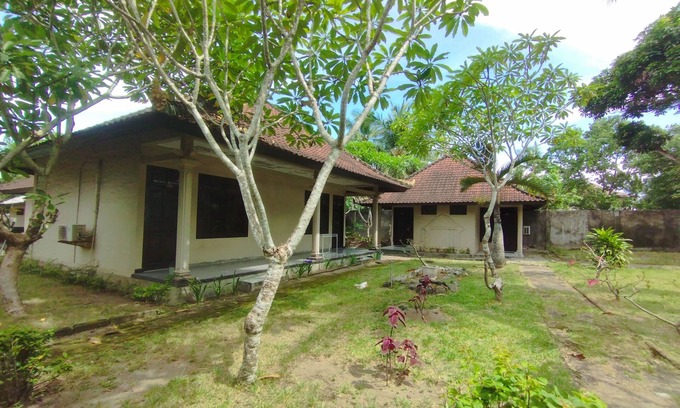 Jerowaru Hotel | OYO 93647 Bale Gajog Near SDN 2 SEKAROH
