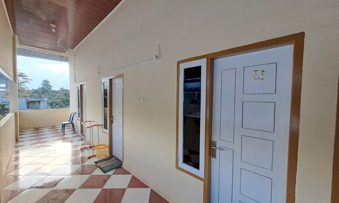 Jambi Hotel | OYO 93714 Guest House Gembul Syariah