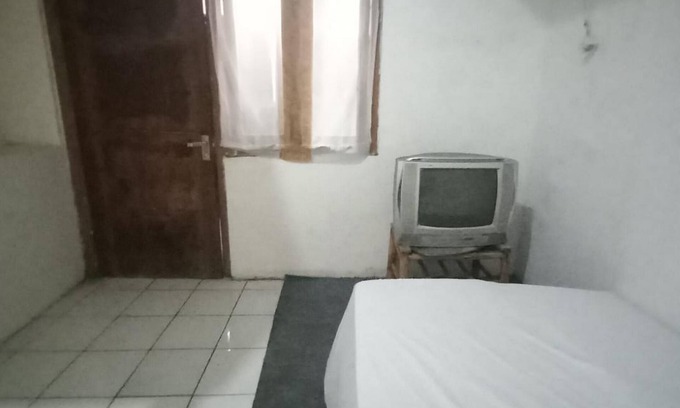 Setiabudi Hotel | OYO 94801 Pad Guest House