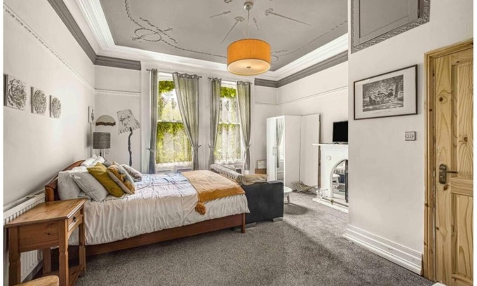 Trafford Casa | Cornerstones Guest House