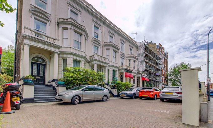 Addison Hotel | OYO Grantly Hotel, London Shepherd's Bush