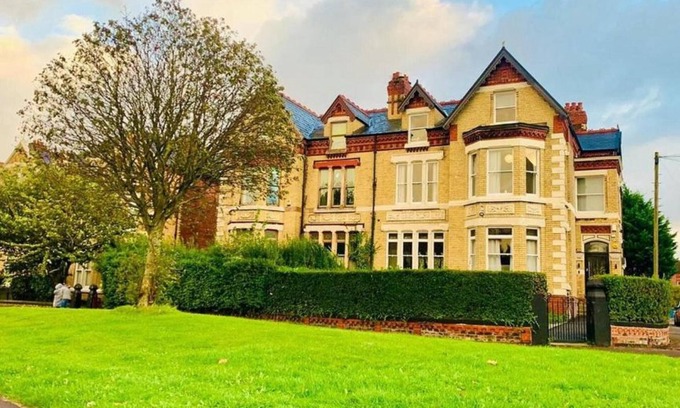 Liverpool Hotel | OYO Green Lodge
