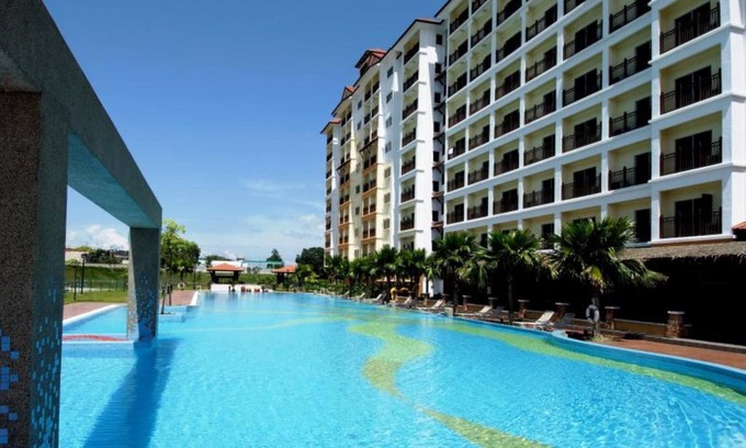 Larut Hotel | OYO HOME 90301 Suria Service Apartments @ Bukit Merak Laketown Resort